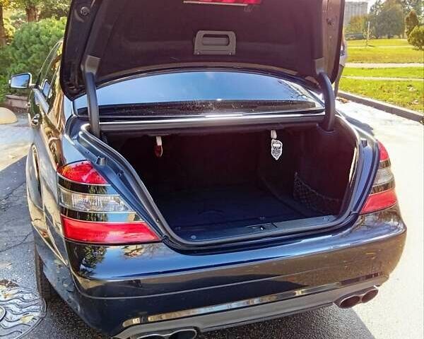 Чорний Мерседес С Клас, об'ємом двигуна 5.5 л та пробігом 235 тис. км за 10999 $, фото 17 на Automoto.ua