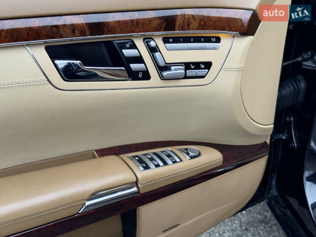 Чорний Мерседес С Клас, об'ємом двигуна 5.51 л та пробігом 193 тис. км за 12700 $, фото 28 на Automoto.ua