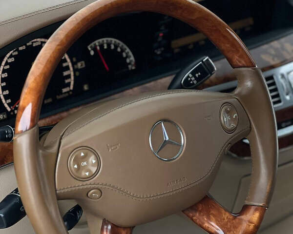 Черный Мерседес С Класс, объемом двигателя 3.5 л и пробегом 220 тыс. км за 10000 $, фото 3 на Automoto.ua