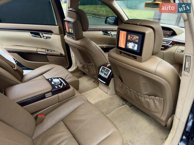 Чорний Мерседес С Клас, об'ємом двигуна 5.51 л та пробігом 193 тис. км за 12700 $, фото 41 на Automoto.ua