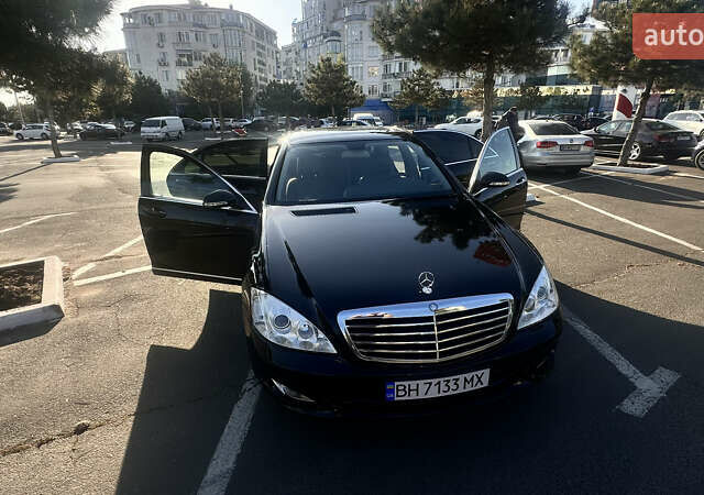 Черный Мерседес С Класс, объемом двигателя 3.5 л и пробегом 196 тыс. км за 9200 $, фото 1 на Automoto.ua