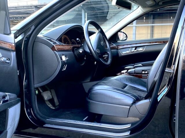 Черный Мерседес С Класс, объемом двигателя 4.7 л и пробегом 298 тыс. км за 11000 $, фото 1 на Automoto.ua