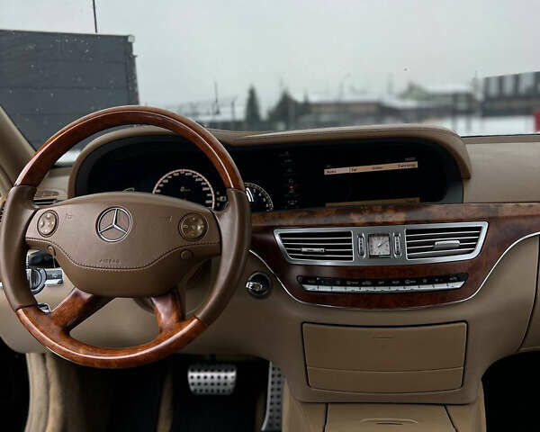 Черный Мерседес С Класс, объемом двигателя 3.5 л и пробегом 220 тыс. км за 10000 $, фото 5 на Automoto.ua