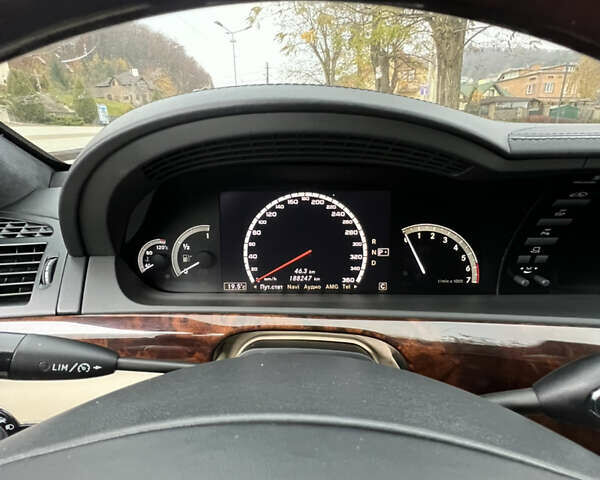 Черный Мерседес С Класс, объемом двигателя 5.51 л и пробегом 189 тыс. км за 12000 $, фото 16 на Automoto.ua