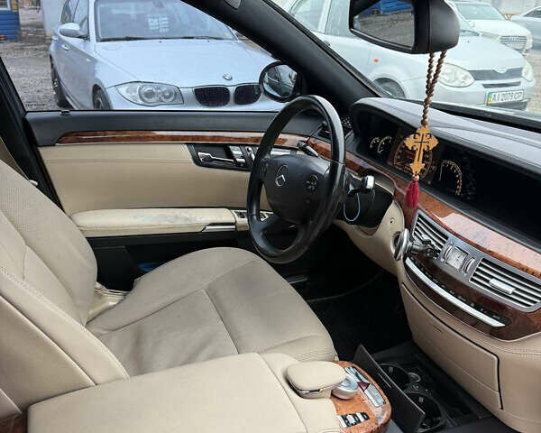 Черный Мерседес С Класс, объемом двигателя 3.5 л и пробегом 395 тыс. км за 8500 $, фото 11 на Automoto.ua