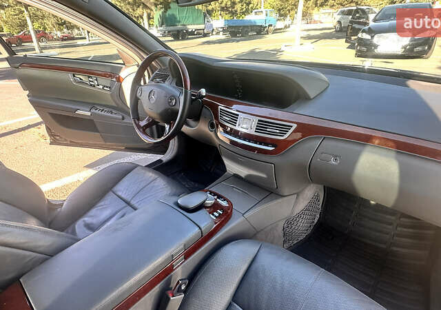 Черный Мерседес С Класс, объемом двигателя 3.5 л и пробегом 196 тыс. км за 9200 $, фото 26 на Automoto.ua