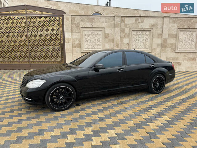 Черный Мерседес С Класс, объемом двигателя 5.46 л и пробегом 408 тыс. км за 12999 $, фото 1 на Automoto.ua