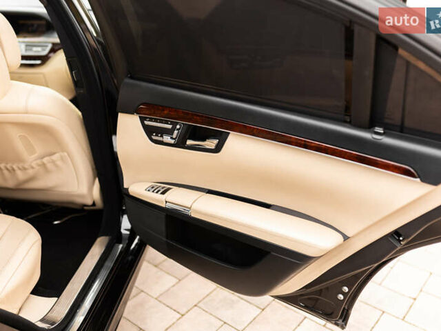 Черный Мерседес С Класс, объемом двигателя 5.46 л и пробегом 189 тыс. км за 16400 $, фото 48 на Automoto.ua