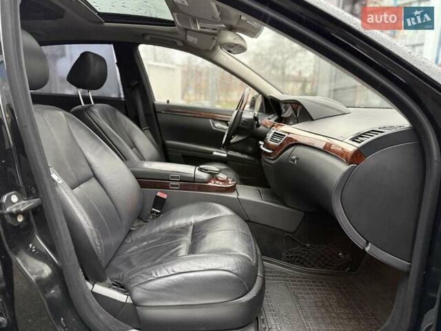 Черный Мерседес С Класс, объемом двигателя 5.4 л и пробегом 425 тыс. км за 11500 $, фото 11 на Automoto.ua