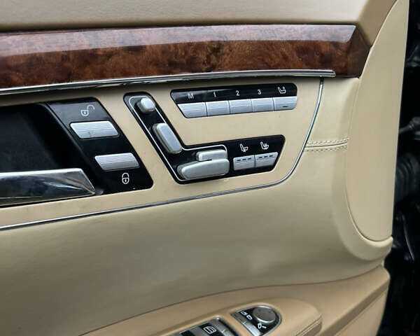 Черный Мерседес С Класс, объемом двигателя 5.46 л и пробегом 241 тыс. км за 5999 $, фото 15 на Automoto.ua