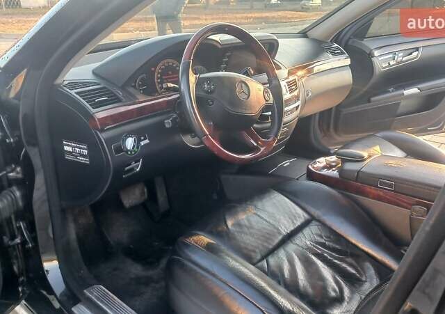 Черный Мерседес С Класс, объемом двигателя 5.5 л и пробегом 415 тыс. км за 9700 $, фото 9 на Automoto.ua