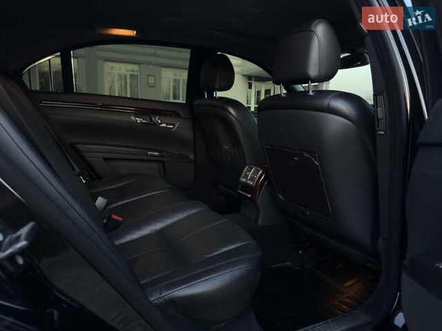 Чорний Мерседес С Клас, об'ємом двигуна 5.46 л та пробігом 224 тис. км за 11200 $, фото 14 на Automoto.ua