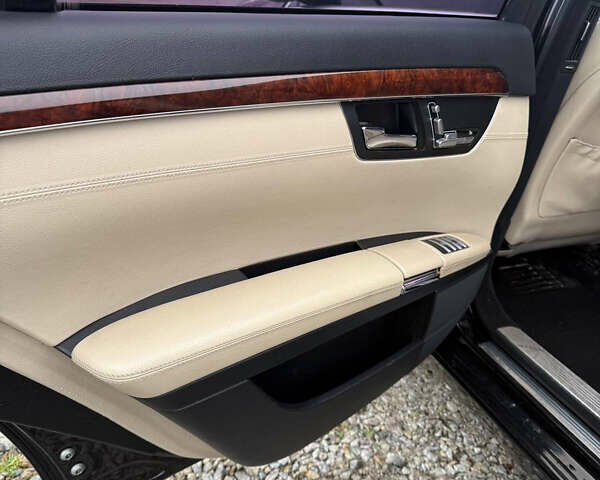 Черный Мерседес С Класс, объемом двигателя 3.5 л и пробегом 395 тыс. км за 8500 $, фото 17 на Automoto.ua