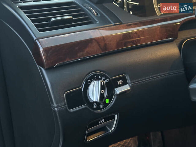 Черный Мерседес С Класс, объемом двигателя 5.5 л и пробегом 297 тыс. км за 9500 $, фото 7 на Automoto.ua