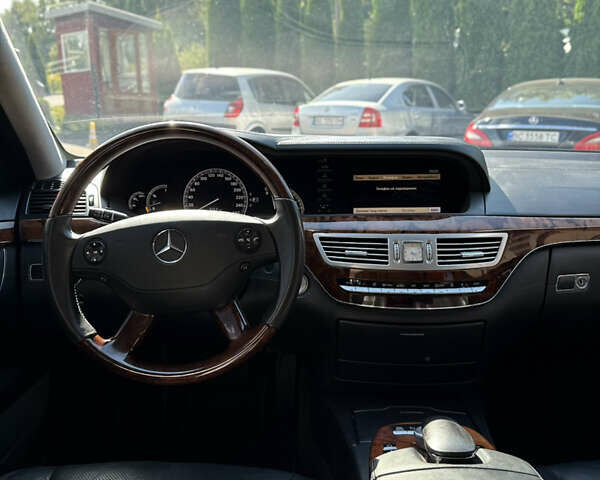 Чорний Мерседес С Клас, об'ємом двигуна 5.5 л та пробігом 349 тис. км за 10300 $, фото 23 на Automoto.ua