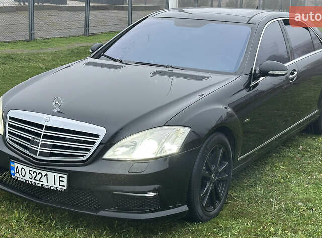 Черный Мерседес С Класс, объемом двигателя 5.46 л и пробегом 297 тыс. км за 9700 $, фото 2 на Automoto.ua