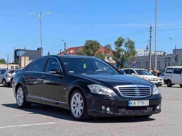 Черный Мерседес С Класс, объемом двигателя 5.5 л и пробегом 217 тыс. км за 10999 $, фото 1 на Automoto.ua