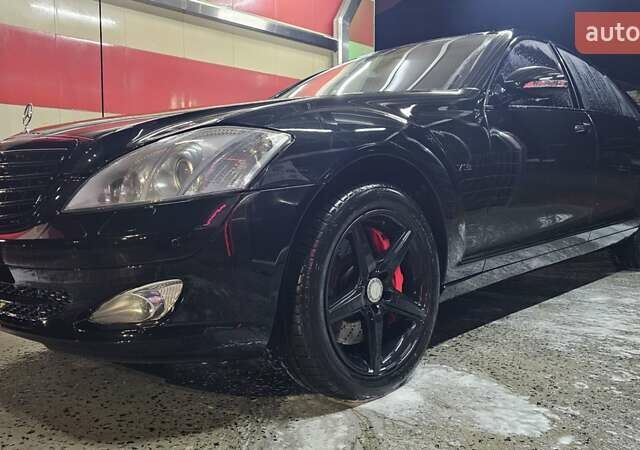 Чорний Мерседес С Клас, об'ємом двигуна 5.5 л та пробігом 294 тис. км за 13191 $, фото 2 на Automoto.ua