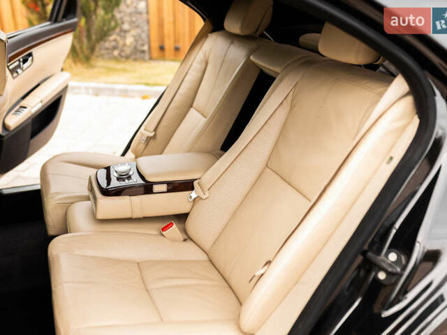 Черный Мерседес С Класс, объемом двигателя 5.46 л и пробегом 189 тыс. км за 16400 $, фото 39 на Automoto.ua