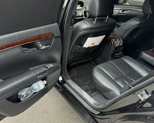 Чорний Мерседес С Клас, об'ємом двигуна 5.5 л та пробігом 390 тис. км за 10999 $, фото 19 на Automoto.ua