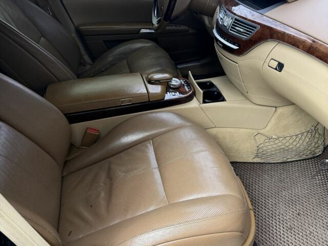 Чорний Мерседес С Клас, об'ємом двигуна 5.5 л та пробігом 300 тис. км за 6850 $, фото 8 на Automoto.ua