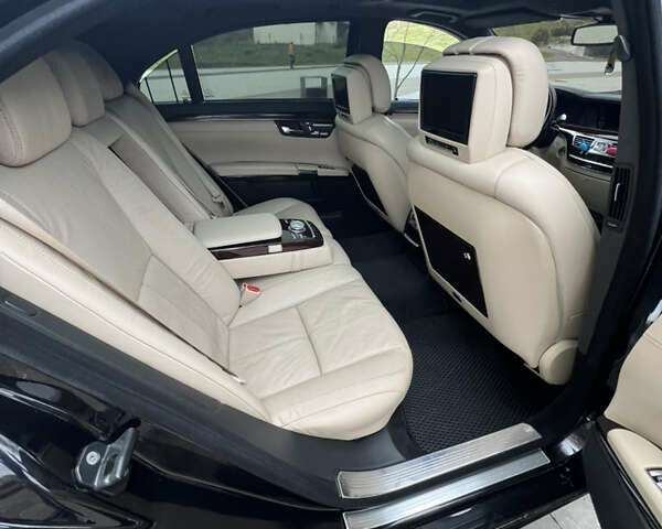 Черный Мерседес С Класс, объемом двигателя 5.51 л и пробегом 189 тыс. км за 12000 $, фото 7 на Automoto.ua