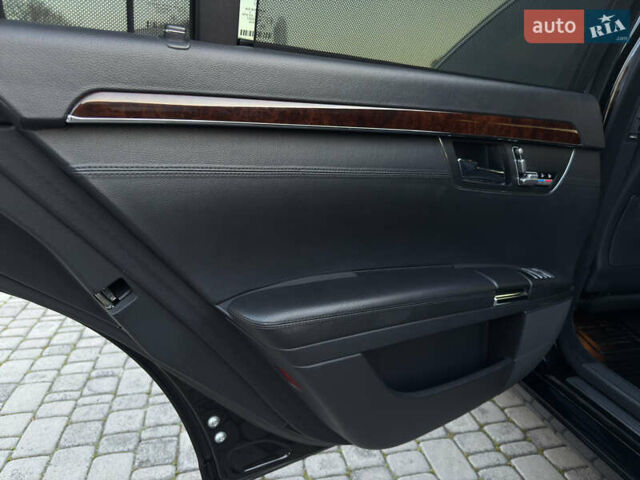 Чорний Мерседес С Клас, об'ємом двигуна 5.46 л та пробігом 224 тис. км за 11200 $, фото 37 на Automoto.ua