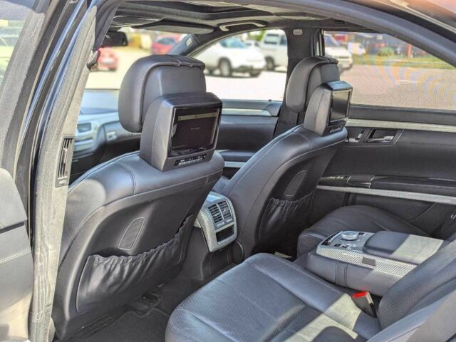 Черный Мерседес С Класс, объемом двигателя 5.5 л и пробегом 217 тыс. км за 10999 $, фото 13 на Automoto.ua