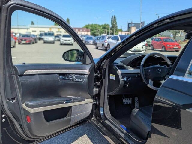 Черный Мерседес С Класс, объемом двигателя 5.5 л и пробегом 217 тыс. км за 10999 $, фото 5 на Automoto.ua