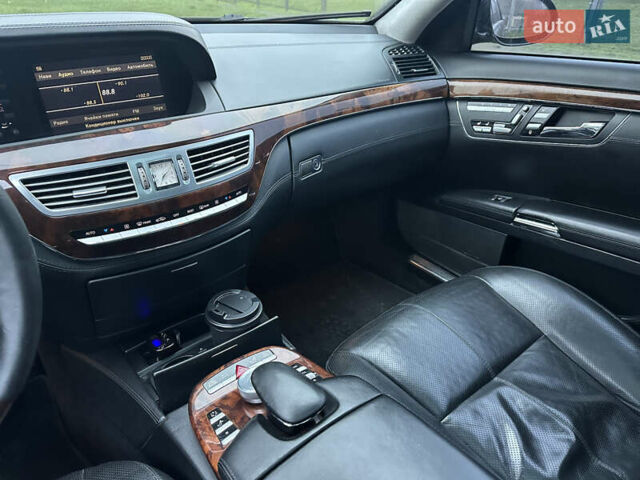 Черный Мерседес С Класс, объемом двигателя 5.46 л и пробегом 297 тыс. км за 9700 $, фото 9 на Automoto.ua