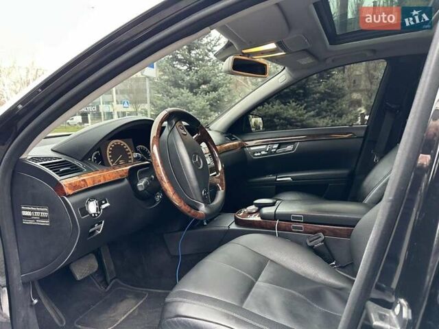 Чорний Мерседес С Клас, об'ємом двигуна 5.46 л та пробігом 400 тис. км за 10300 $, фото 7 на Automoto.ua
