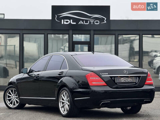 Чорний Мерседес С Клас, об'ємом двигуна 5.51 л та пробігом 193 тис. км за 12700 $, фото 18 на Automoto.ua