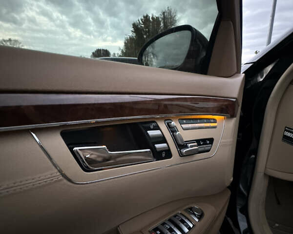 Чорний Мерседес С Клас, об'ємом двигуна 5 л та пробігом 229 тис. км за 8700 $, фото 25 на Automoto.ua