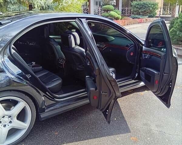 Чорний Мерседес С Клас, об'ємом двигуна 5.5 л та пробігом 235 тис. км за 10999 $, фото 28 на Automoto.ua