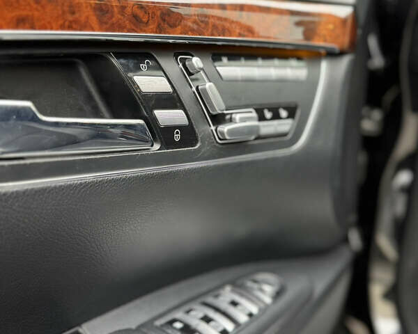 Чорний Мерседес С Клас, об'ємом двигуна 5.5 л та пробігом 390 тис. км за 10999 $, фото 22 на Automoto.ua