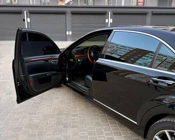 Чорний Мерседес С Клас, об'ємом двигуна 5.5 л та пробігом 375 тис. км за 10200 $, фото 11 на Automoto.ua