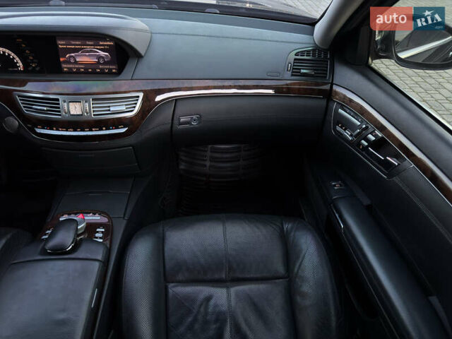 Чорний Мерседес С Клас, об'ємом двигуна 5.46 л та пробігом 224 тис. км за 11200 $, фото 11 на Automoto.ua