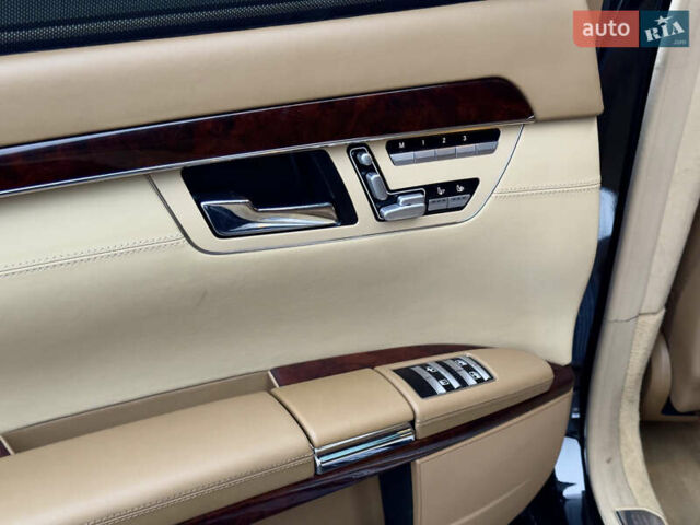 Чорний Мерседес С Клас, об'ємом двигуна 5.51 л та пробігом 193 тис. км за 12700 $, фото 35 на Automoto.ua