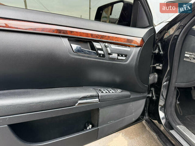 Черный Мерседес С Класс, объемом двигателя 5.46 л и пробегом 408 тыс. км за 12999 $, фото 12 на Automoto.ua