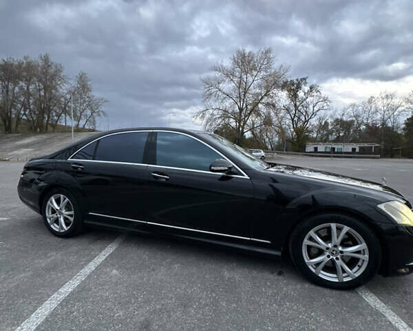 Чорний Мерседес С Клас, об'ємом двигуна 5 л та пробігом 229 тис. км за 8700 $, фото 1 на Automoto.ua