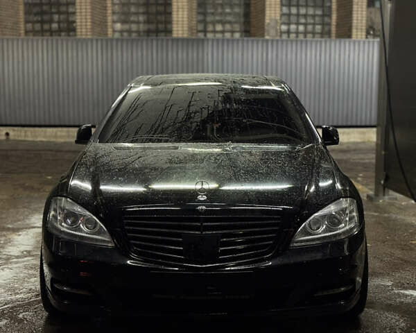 Чорний Мерседес С Клас, об'ємом двигуна 5.5 л та пробігом 390 тис. км за 10999 $, фото 3 на Automoto.ua