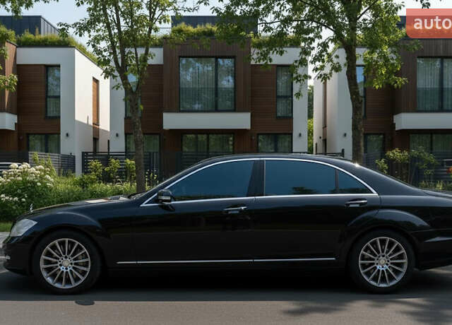 Чорний Мерседес С Клас, об'ємом двигуна 5.5 л та пробігом 240 тис. км за 15000 $, фото 5 на Automoto.ua