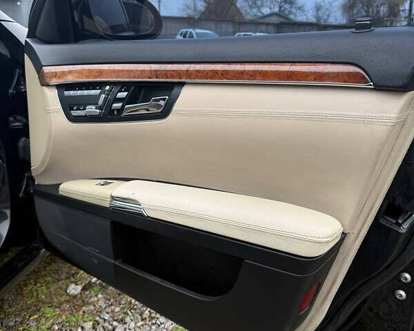 Черный Мерседес С Класс, объемом двигателя 3.5 л и пробегом 395 тыс. км за 8500 $, фото 13 на Automoto.ua