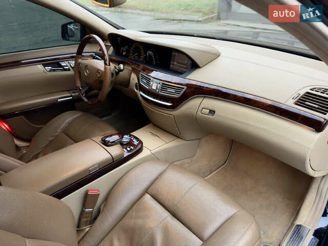 Чорний Мерседес С Клас, об'ємом двигуна 5.51 л та пробігом 193 тис. км за 12700 $, фото 51 на Automoto.ua