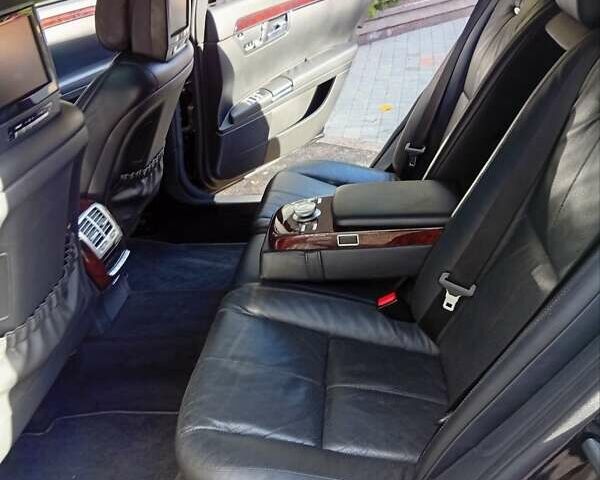Чорний Мерседес С Клас, об'ємом двигуна 5.5 л та пробігом 235 тис. км за 10999 $, фото 24 на Automoto.ua