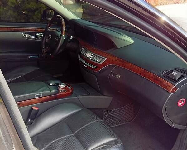 Чорний Мерседес С Клас, об'ємом двигуна 5.5 л та пробігом 235 тис. км за 10999 $, фото 23 на Automoto.ua