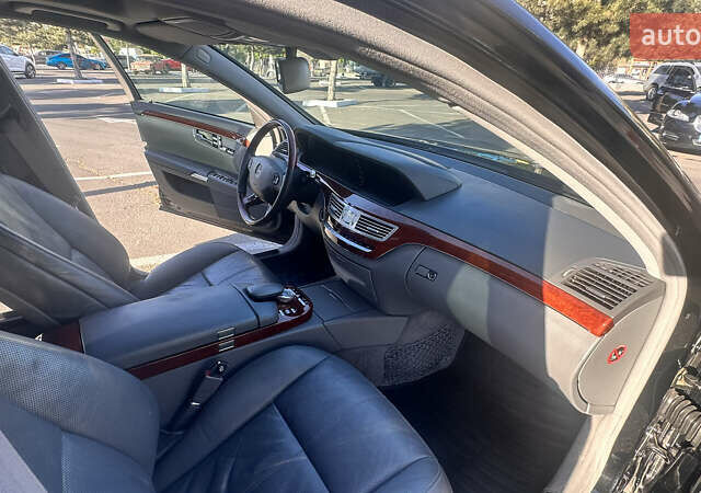 Черный Мерседес С Класс, объемом двигателя 3.5 л и пробегом 196 тыс. км за 9200 $, фото 25 на Automoto.ua