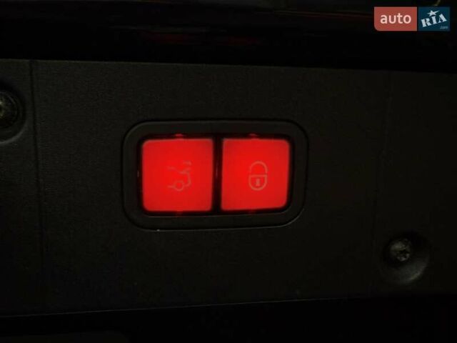 Черный Мерседес С Класс, объемом двигателя 5.4 л и пробегом 425 тыс. км за 11500 $, фото 29 на Automoto.ua