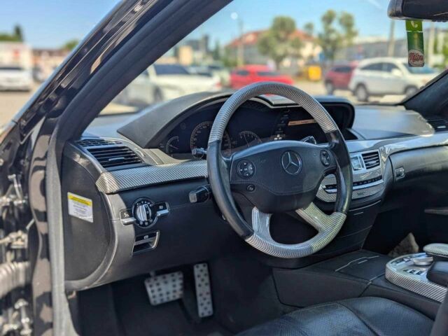 Черный Мерседес С Класс, объемом двигателя 5.5 л и пробегом 217 тыс. км за 10999 $, фото 6 на Automoto.ua