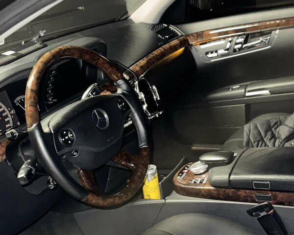 Чорний Мерседес С Клас, об'ємом двигуна 5.5 л та пробігом 390 тис. км за 10999 $, фото 12 на Automoto.ua